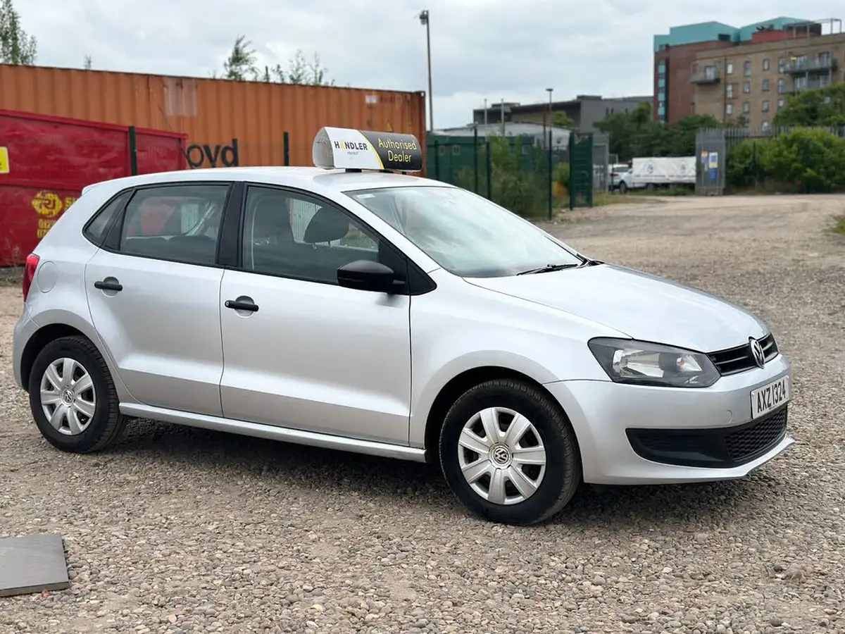2010-volkswagen-polo-12-s-5d-big-12