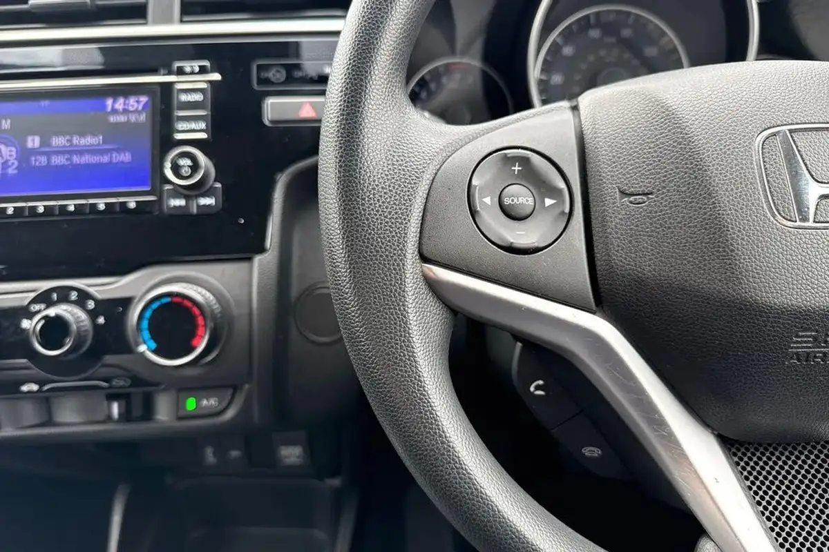 2020-honda-jazz-13-i-vtec-s-big-29