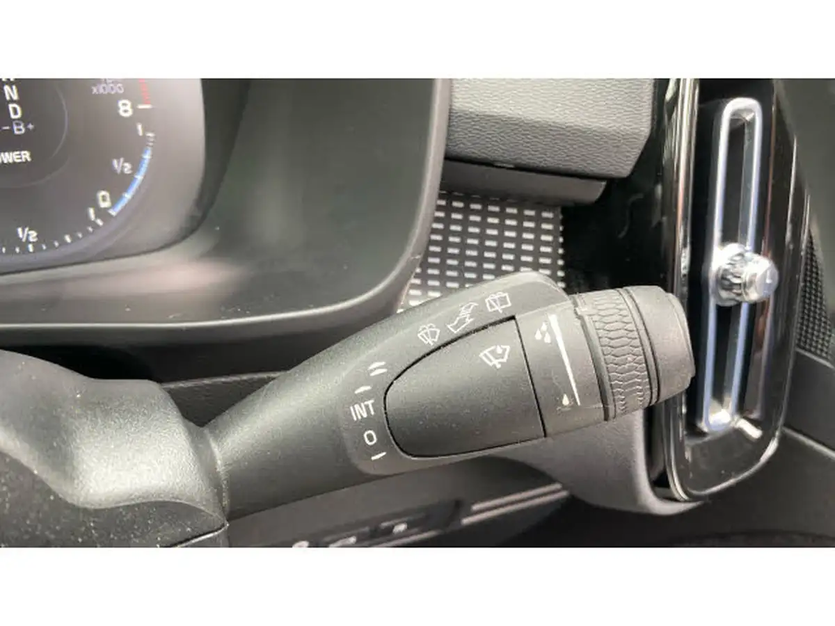 2022-volvo-xc40-15-t5-r-design-pro-big-24