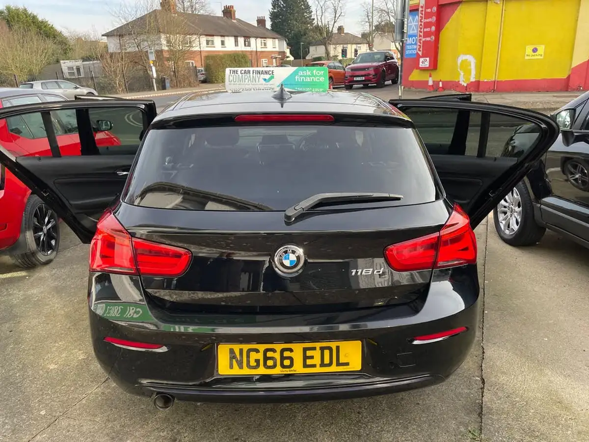 2017-bmw-1-series-20td-118d-sport-5d-big-24