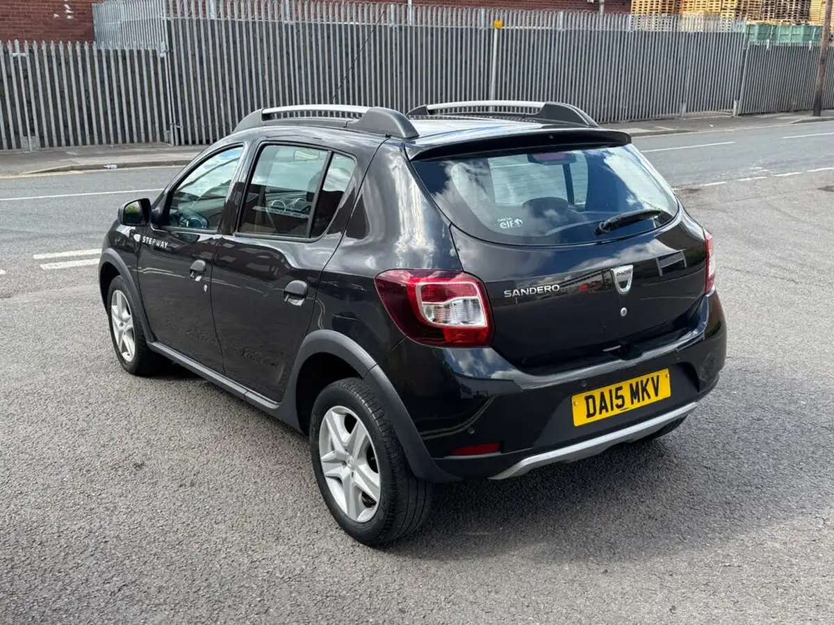 2015-dacia-sandero-stepway-09-laureate-big-7