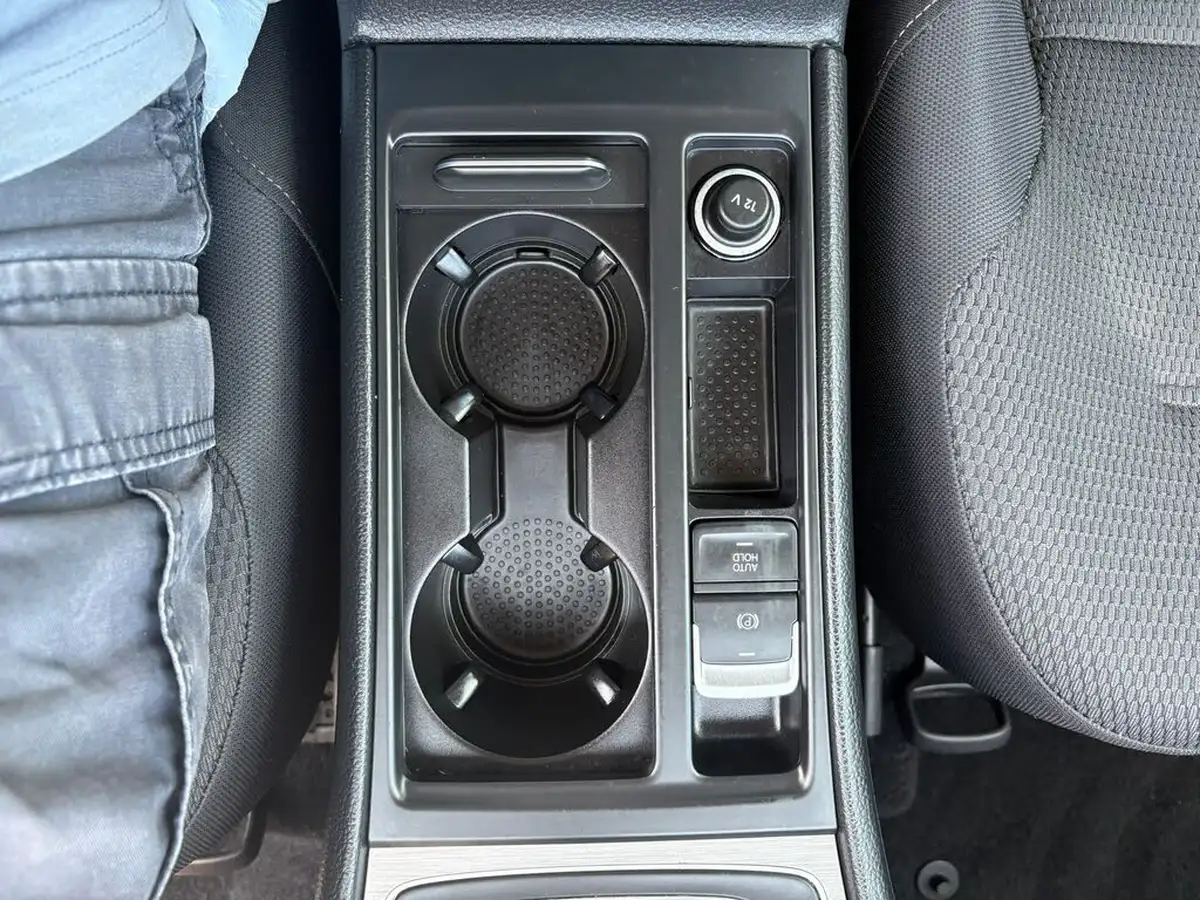 2014-volkswagen-golf-14-match-5d-big-14