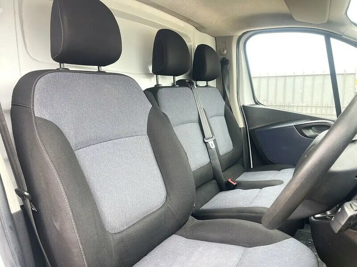 2017-vauxhall-vivaro-16cdti-2900-l2h1-120pseu6-panel-van-big-38