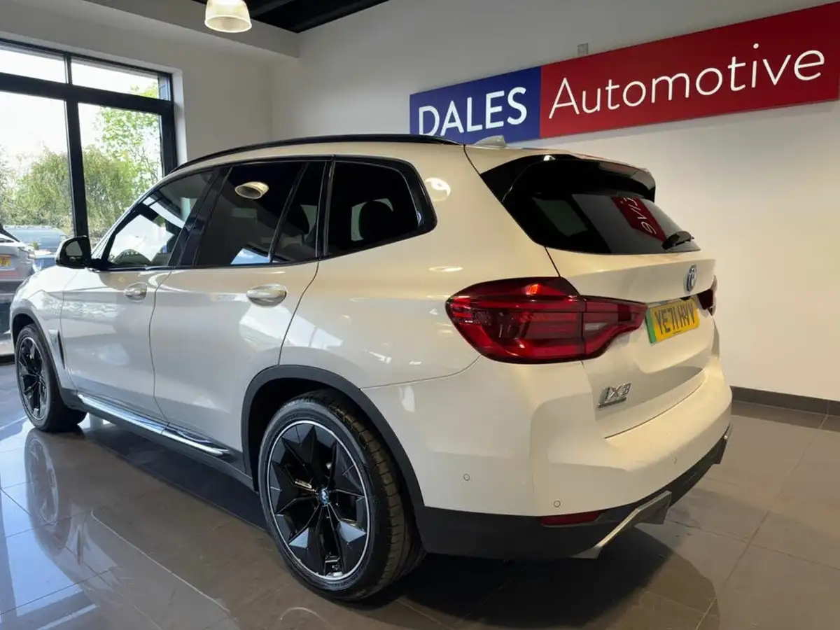 2021-bmw-ix3-e-premier-edition-big-11