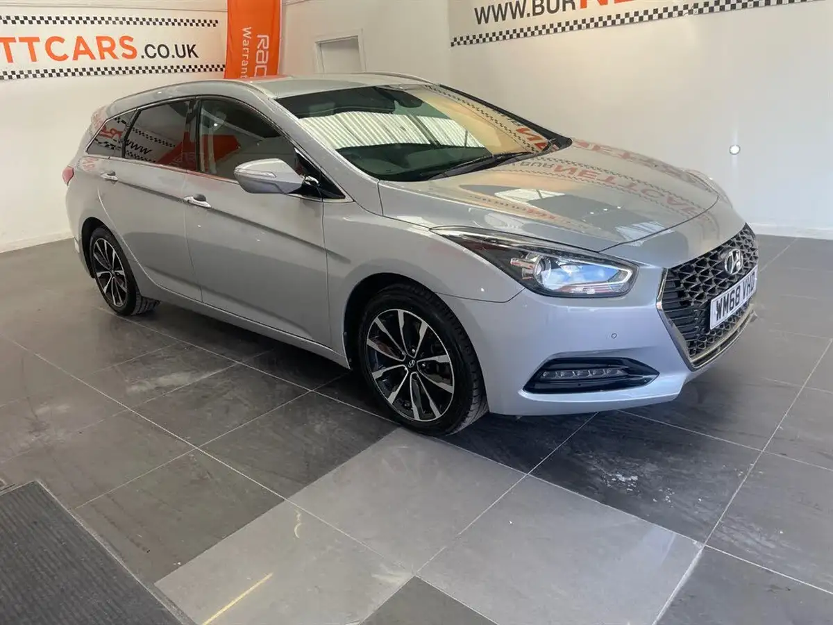 2019-hyundai-i40-16crdi-se-nav-115ps-tourer-5d-big-3