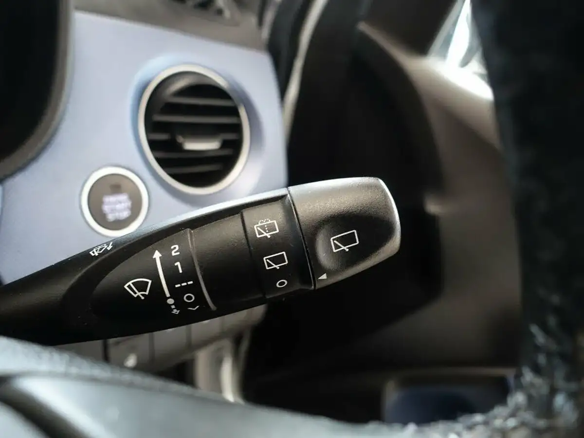 2015-hyundai-i10-12-premium-se-big-25