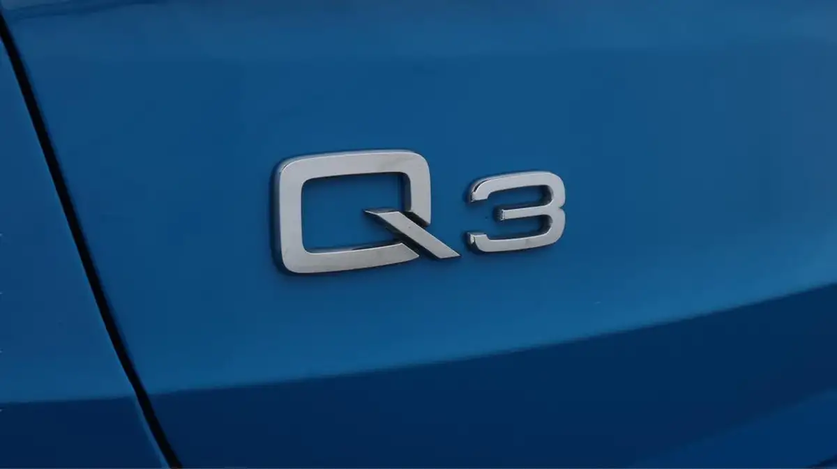 2021-audi-q3-15-35-tfsi-black-edition-codcomfort-sound-pack-station-wagon-big-21