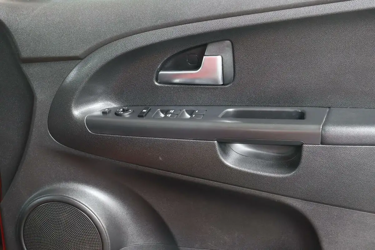 2017-kia-venga-16-4-auto-big-35
