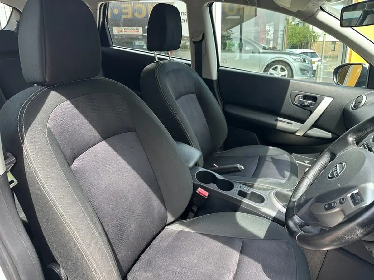2012-nissan-qashqai-16-acenta-big-10
