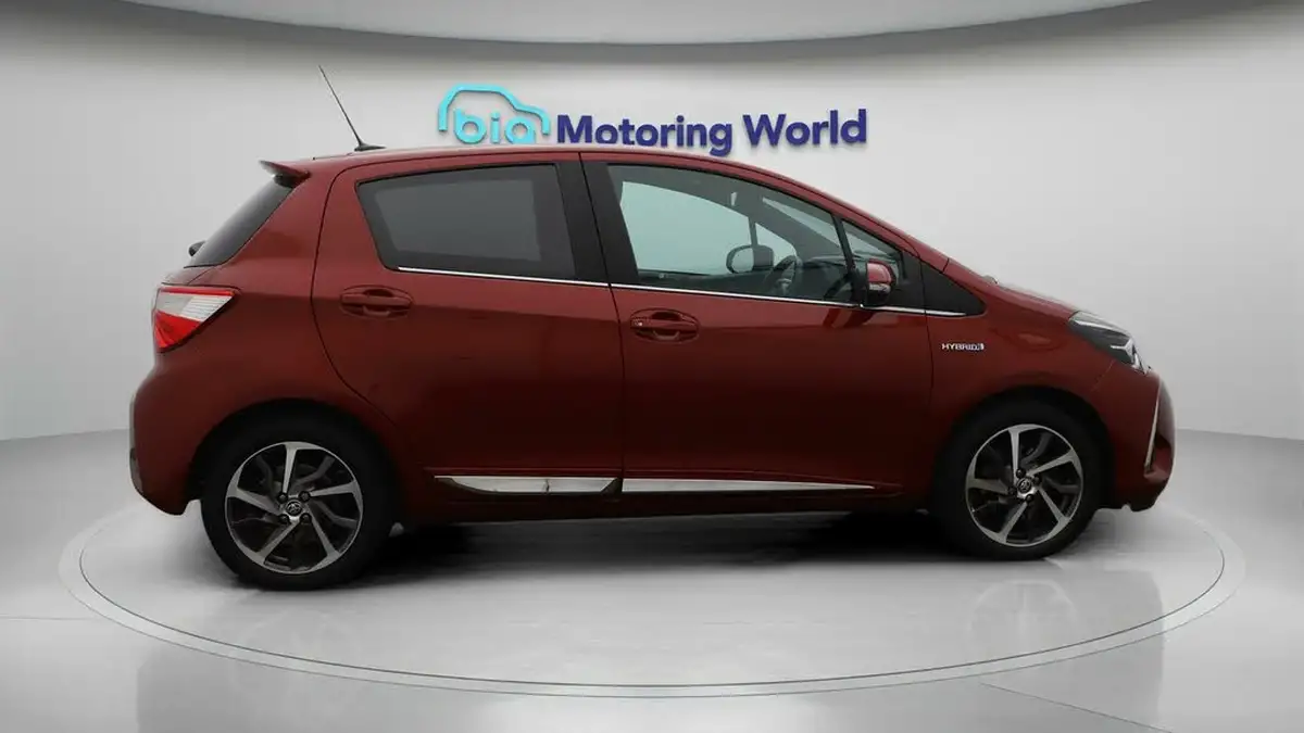 2018-toyota-yaris-15-vvt-i-excel-hybrid-big-8