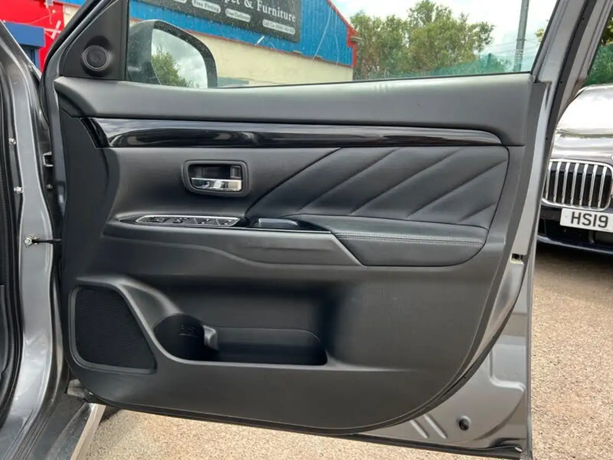 2016-mitsubishi-outlander-20-gx4hs-phev-big-47