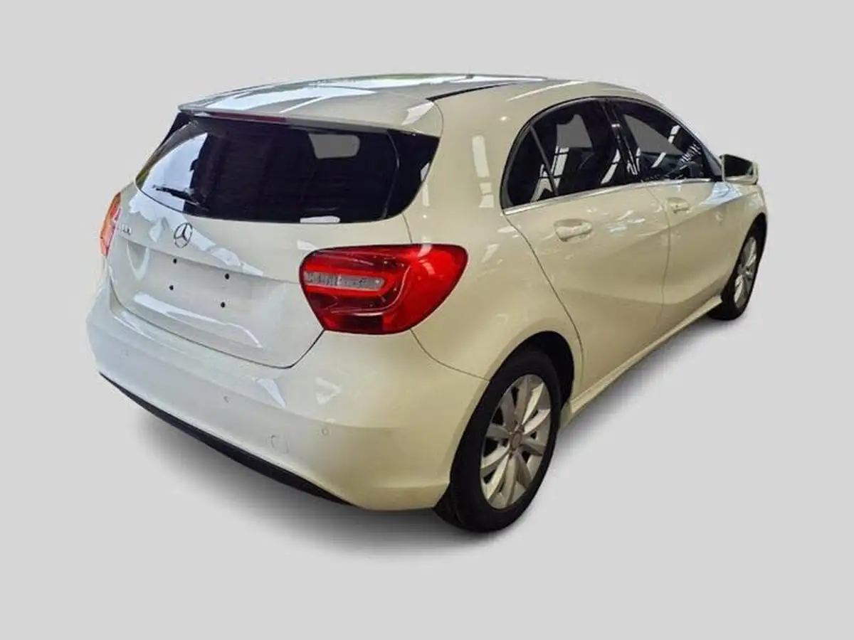 2014-mercedes-benz-a-class-16-a180-se-7g-dct-big-4