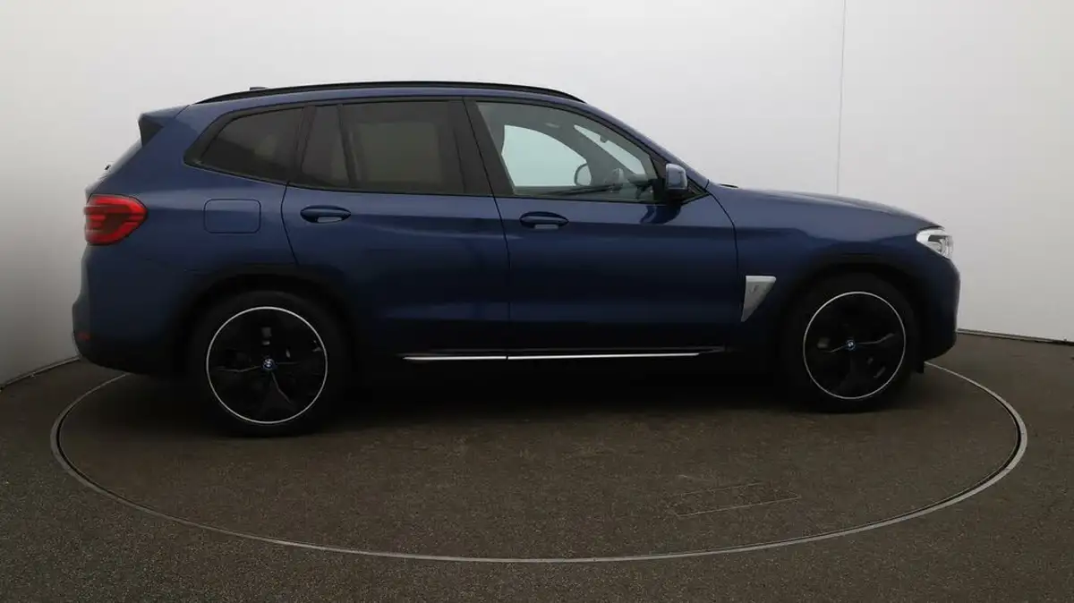 2022-bmw-ix3-e-premier-edition-big-52