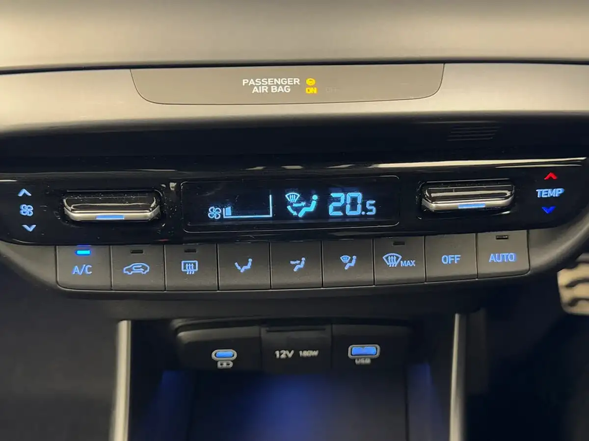 2024-hyundai-bayon-10-t-gdi-premium-100ps-two-tone-roof-big-30