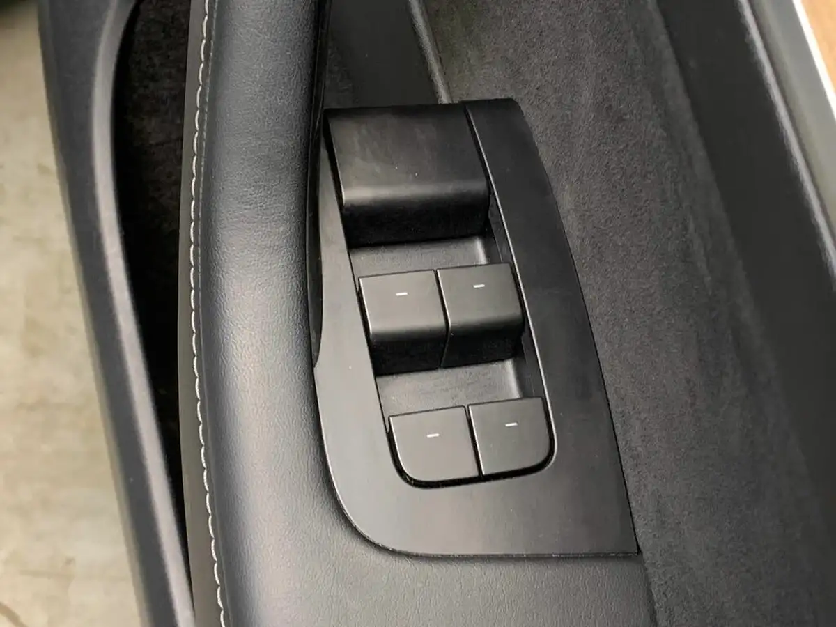 2022-tesla-model-y-e-long-range-big-20