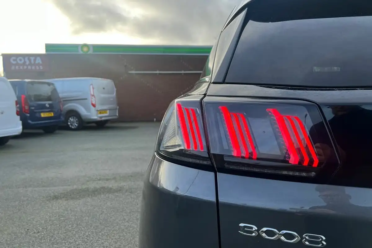 2021-peugeot-3008-suv-16-puretech-gt-premium-300bhp-4wd-hybrid4-e-eat8-big-31