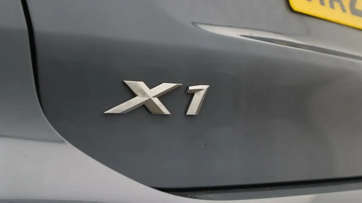 2022-bmw-x1-20-sdrive20i-xline-big-20
