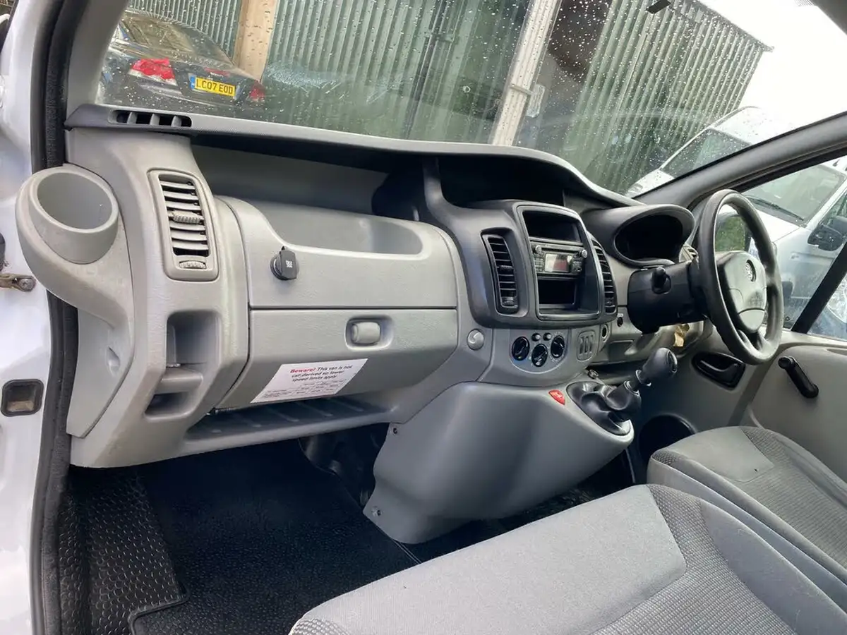 2014-vauxhall-vivaro-20td-2900-swb-115ps-panel-van-big-15