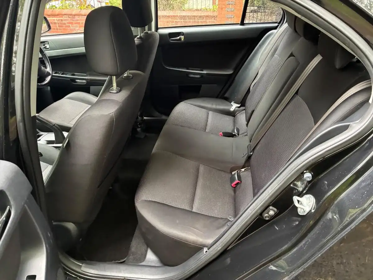 2010-mitsubishi-lancer-20td-gs2-big-9