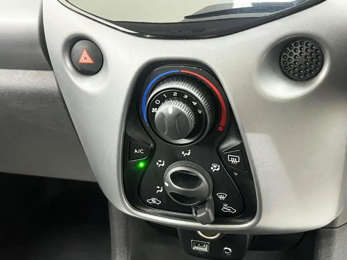 2020-toyota-aygo-10-vvt-i-x-play-big-19
