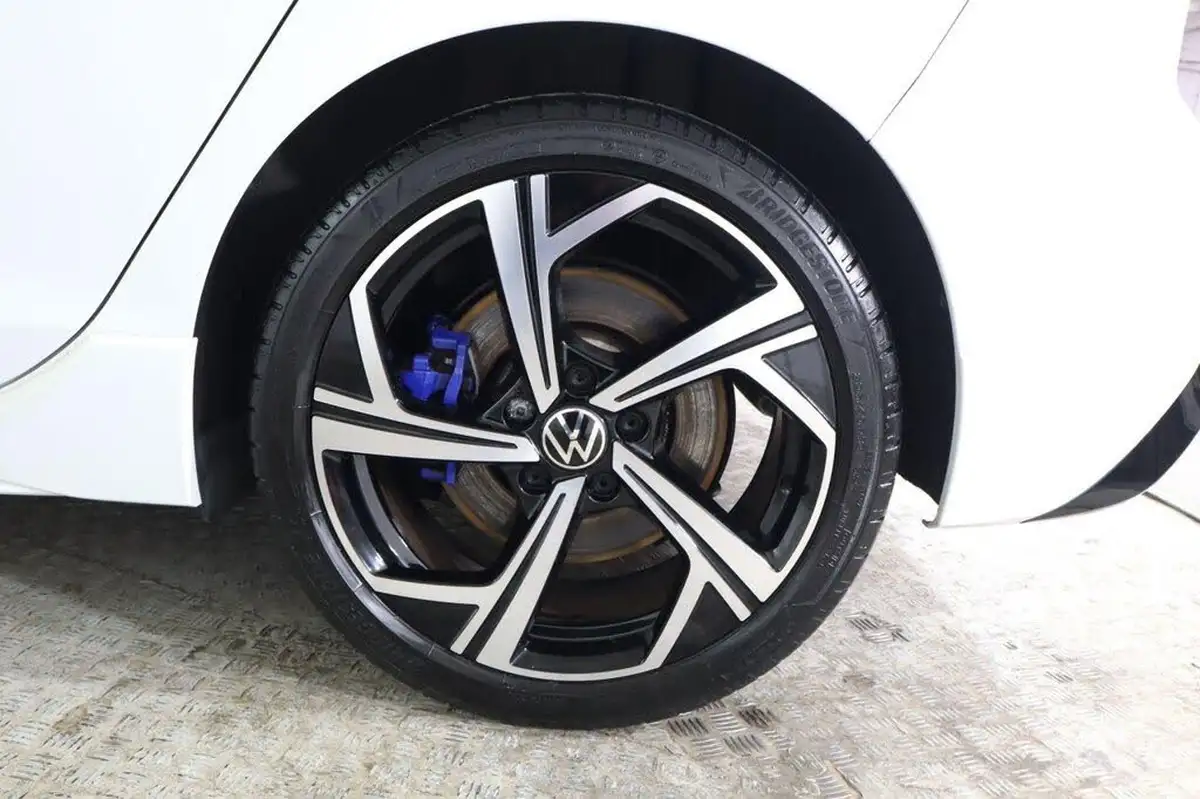 2022-volkswagen-golf-20-tsi-r-320ps-hatchback-big-24