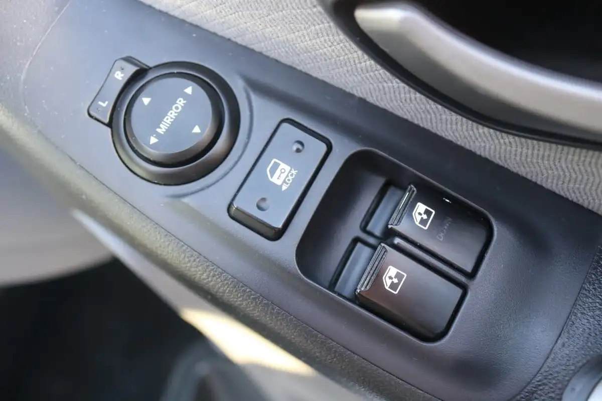 2018-hyundai-i800-25crdi-se-134bhp-big-31