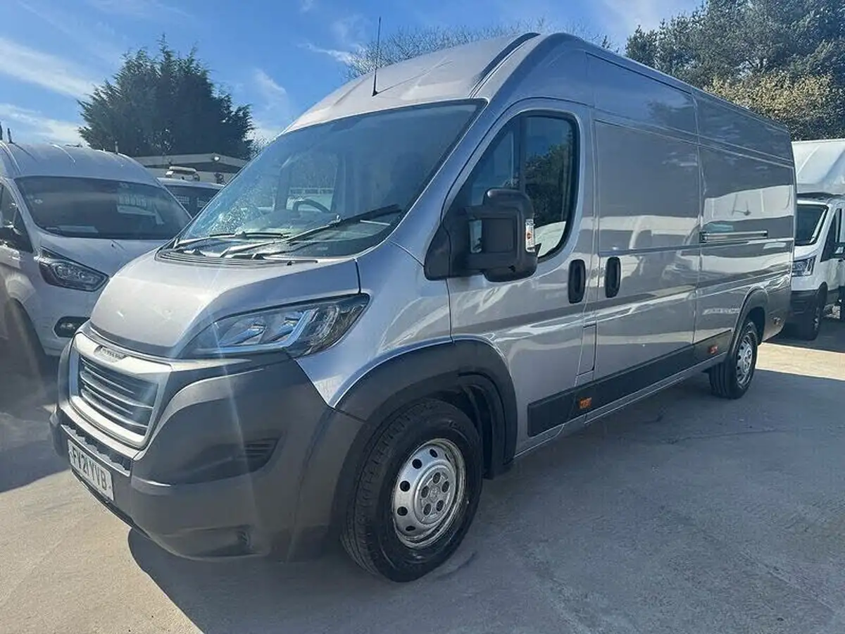 2021-peugeot-boxer-22-bluehdi-professional-435-l4-h2-140bhpeu6dt-big-1