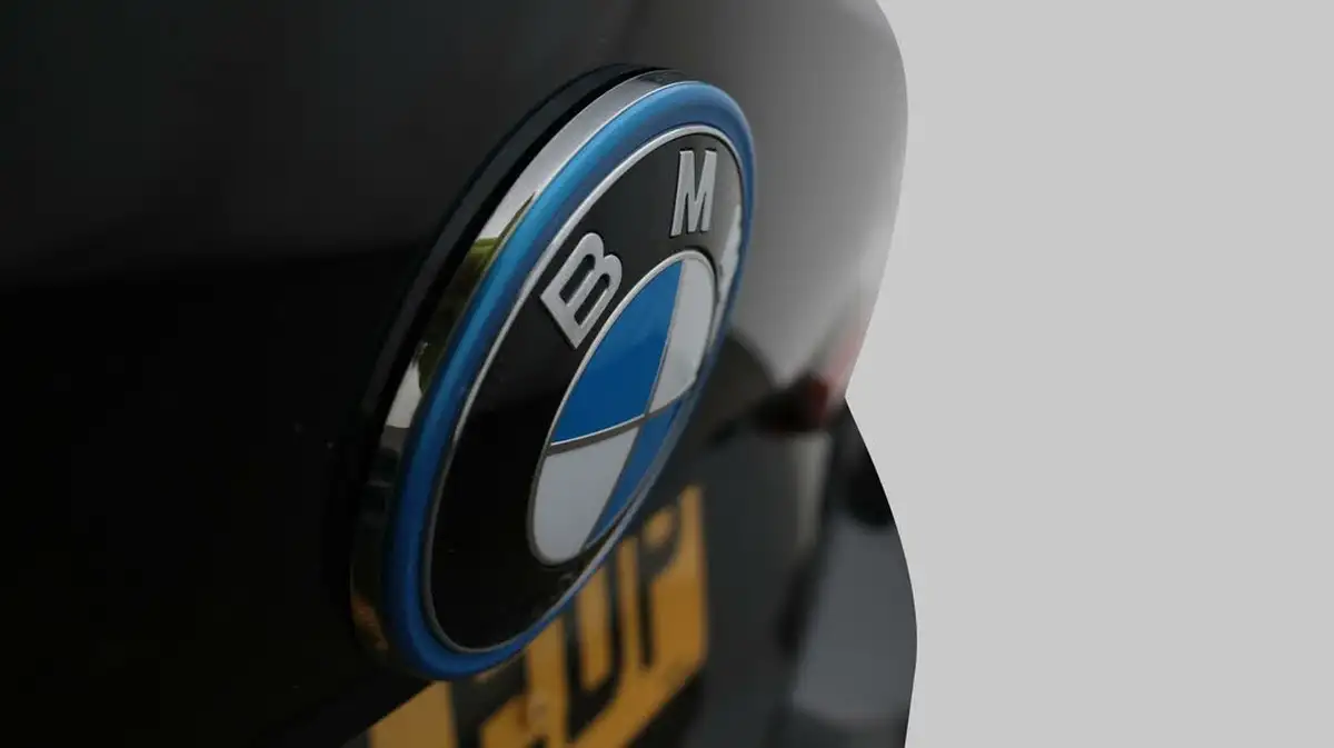 2022-bmw-i4-e-m50-big-23