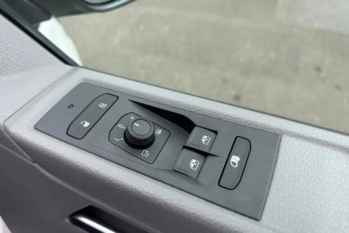 2024-volkswagen-transporter-20bitdi-t32-sportline-bmt-swb-panel-van-big-20