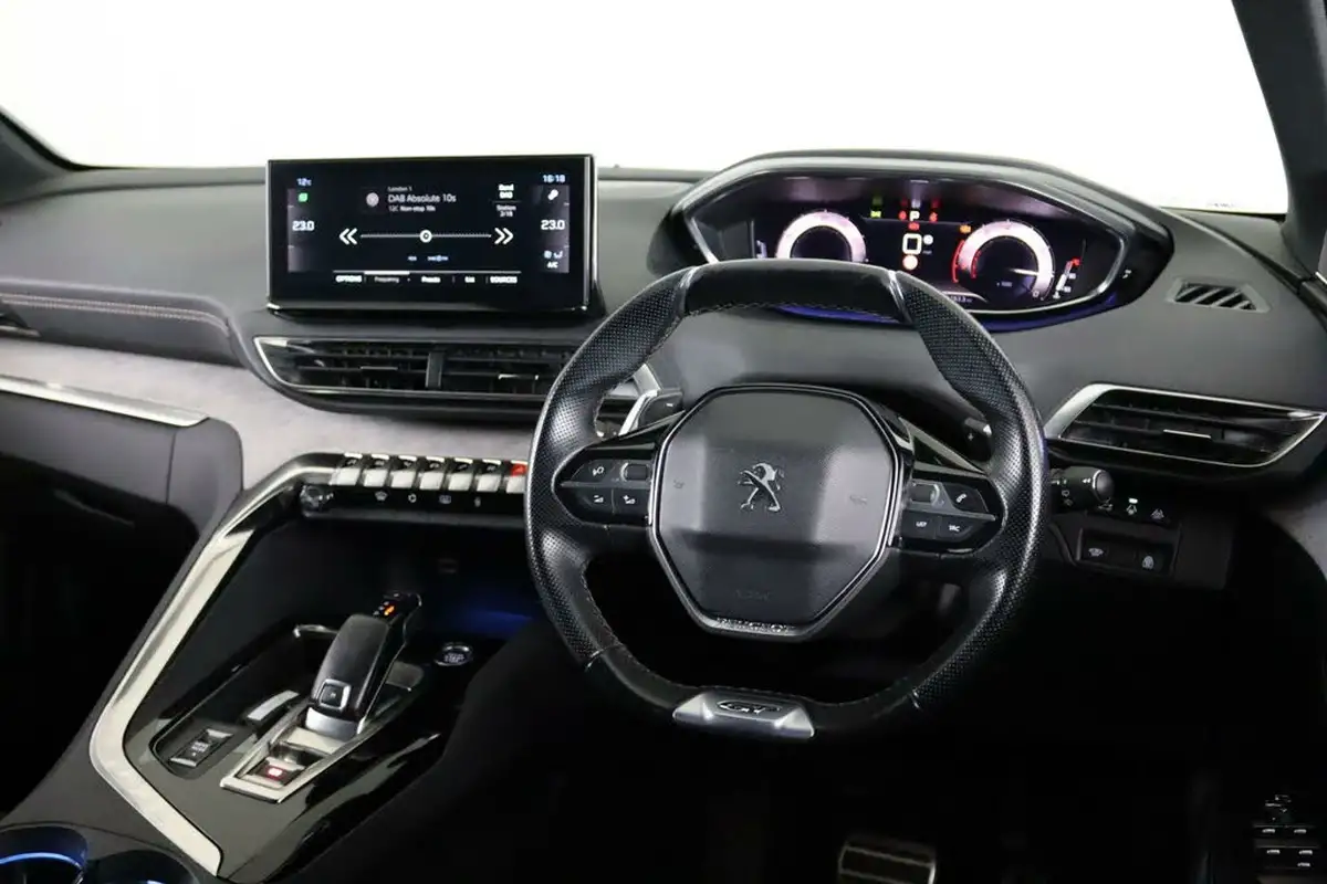 2022-peugeot-5008-suv-12-puretech-gt-premium-big-11
