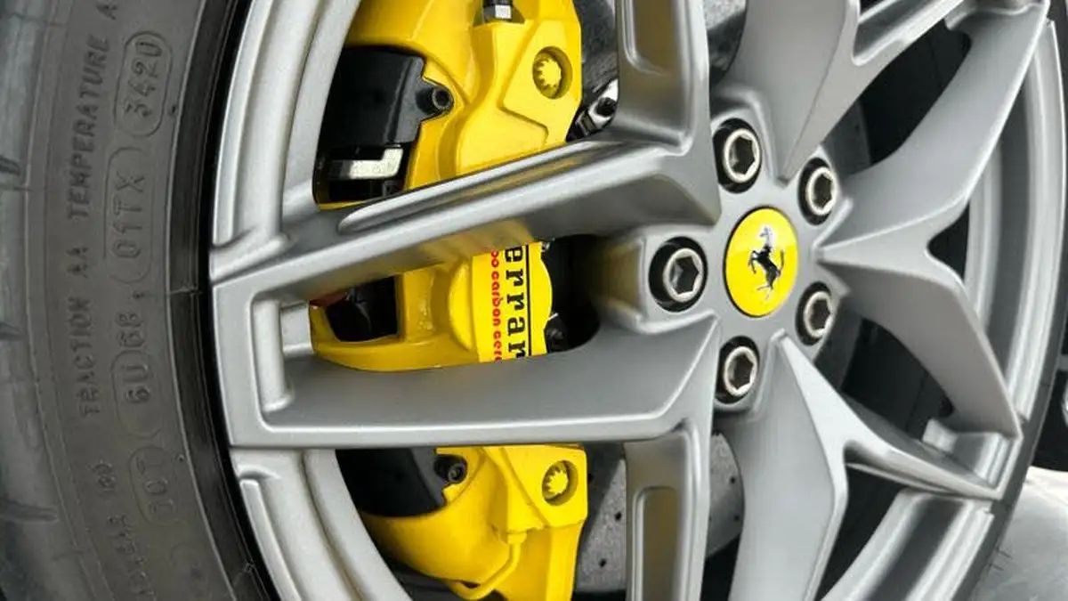 2020-ferrari-488-39-488-spider-big-11