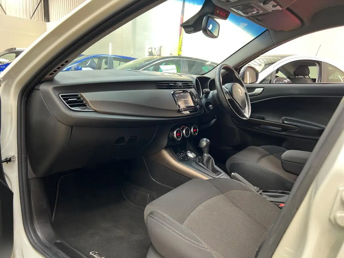2015-alfa-romeo-giulietta-14-tb-business-edition-big-47