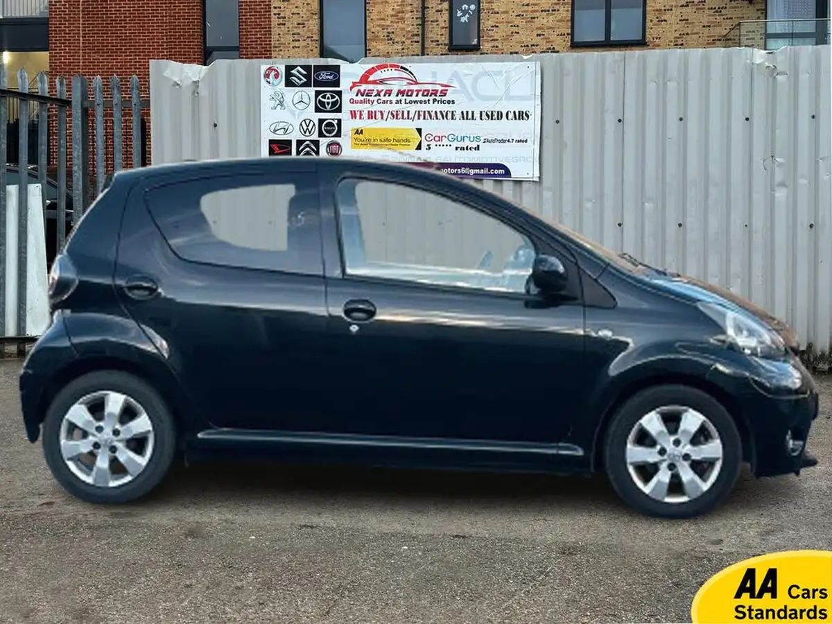 2013-toyota-aygo-10-aygo-fire-5d-mm-big-7
