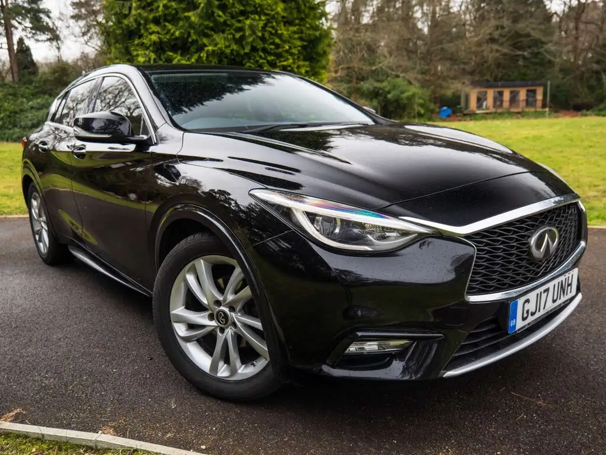 2017-infiniti-q30-15d-se-big-21