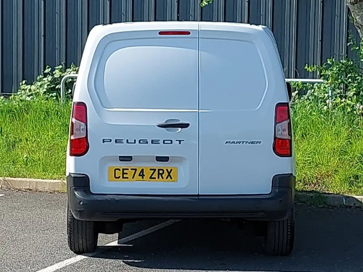 2024-peugeot-partner-15-bluehdi-professional-100pseu6d-big-15