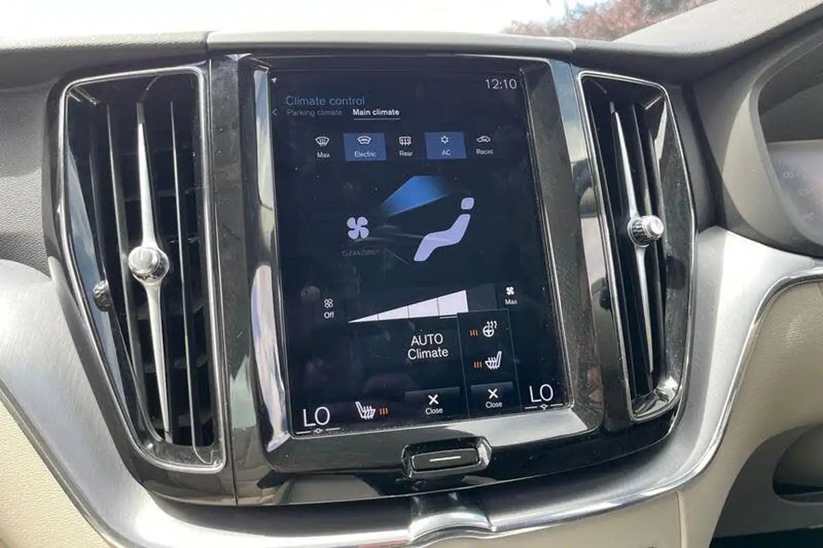 2021-volvo-xc60-20-b5-momentum-awd-big-31