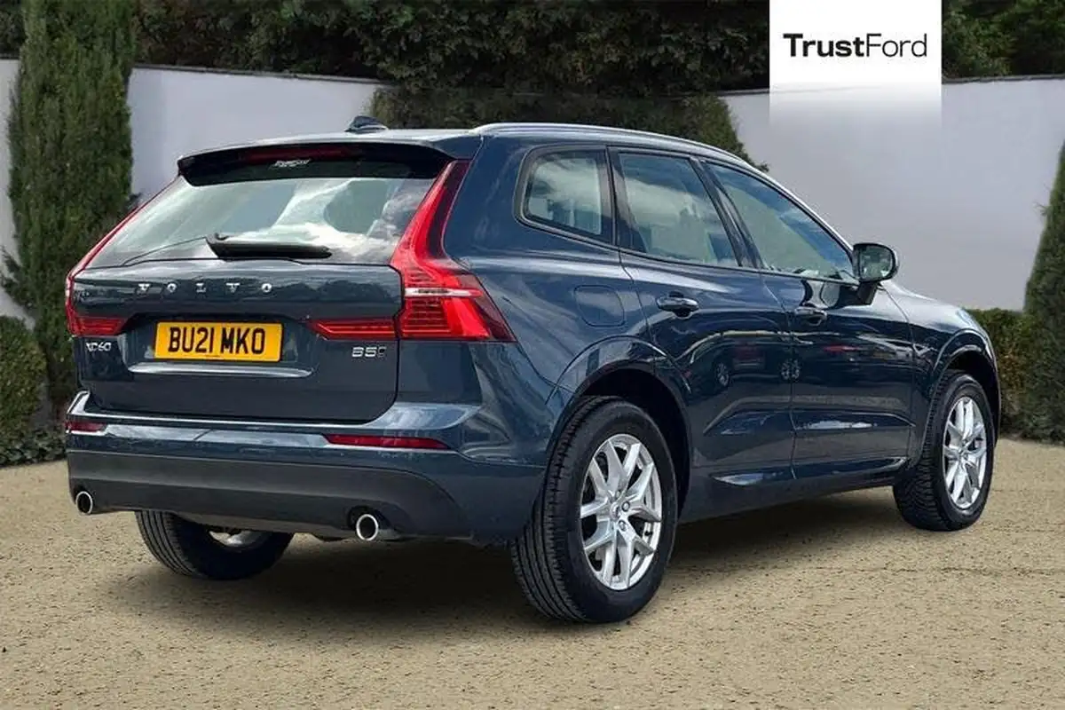 2021-volvo-xc60-20-b5-momentum-awd-big-3