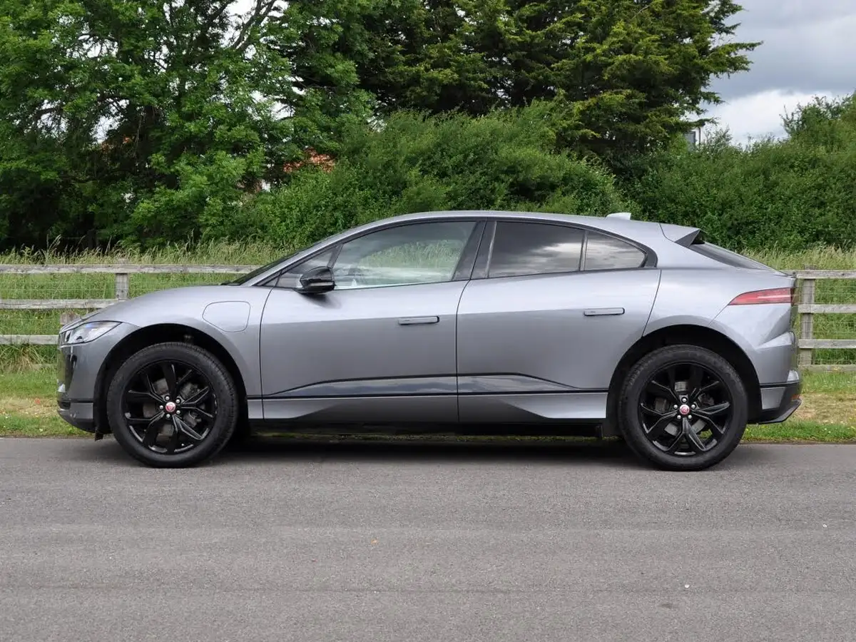 2021-jaguar-i-pace-ev400-black-big-42