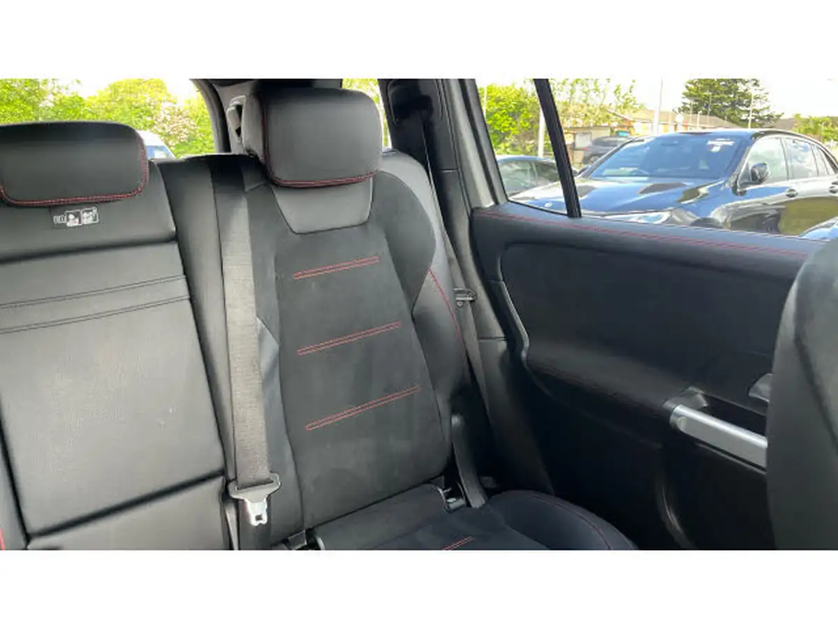 2023-mercedes-benz-glb-class-13-glb200-amg-line-executive-big-14