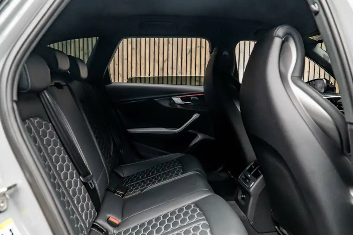 2023-audi-rs4-avant-29-tfsi-carbon-black-big-44
