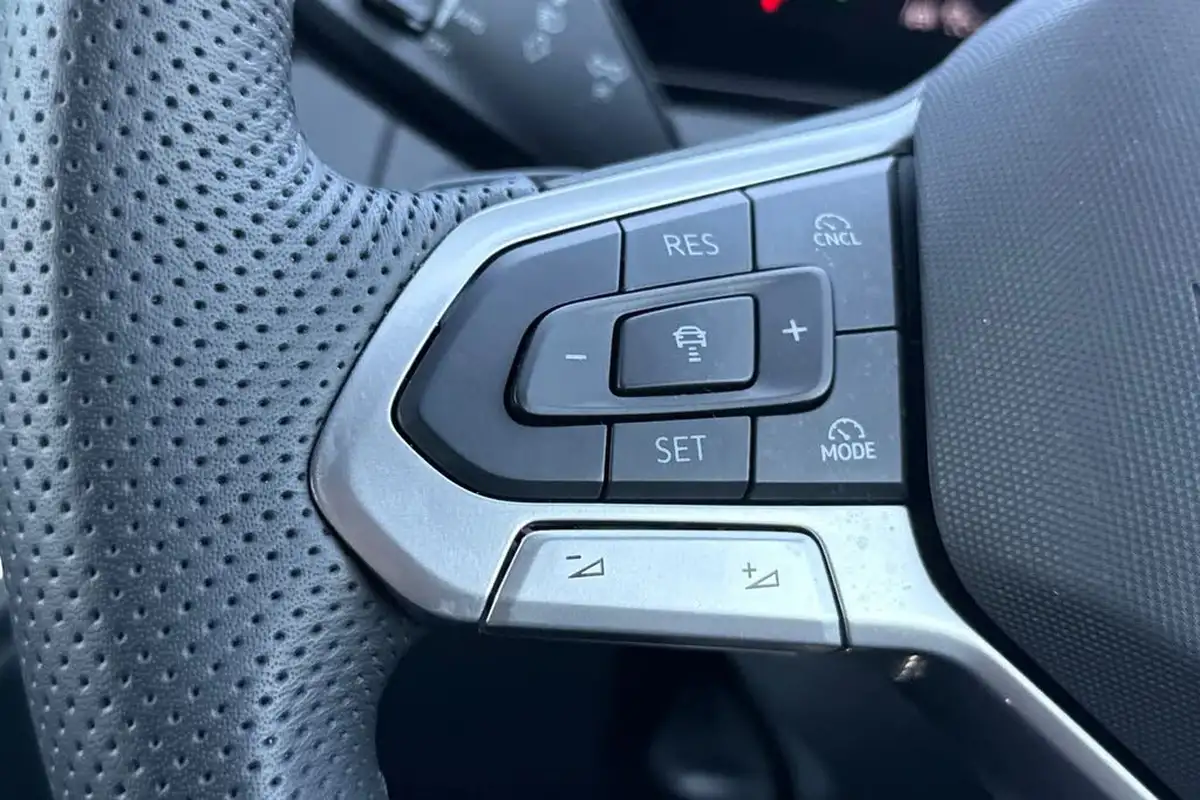 2024-volkswagen-tiguan-15-etsi-r-line-big-49