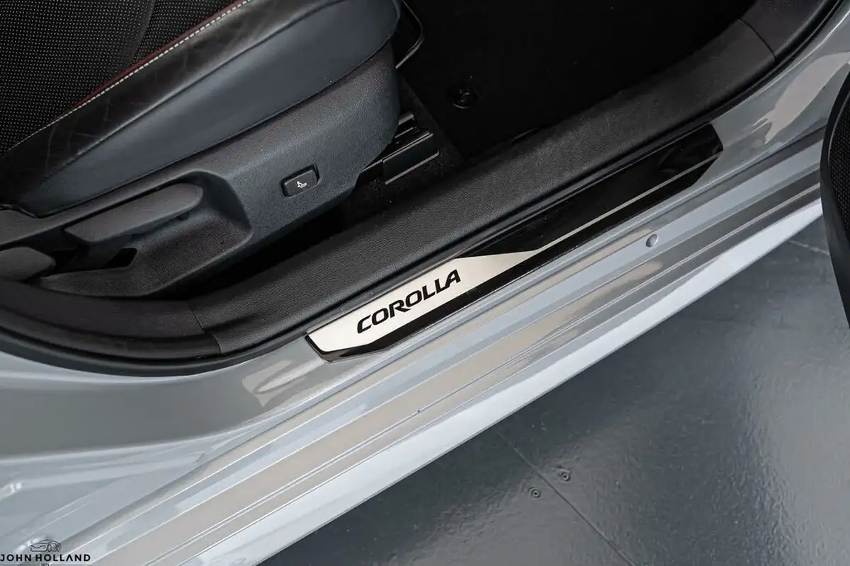 2022-toyota-corolla-20-vvt-i-excel-181bhp-trk-hatchback-big-36