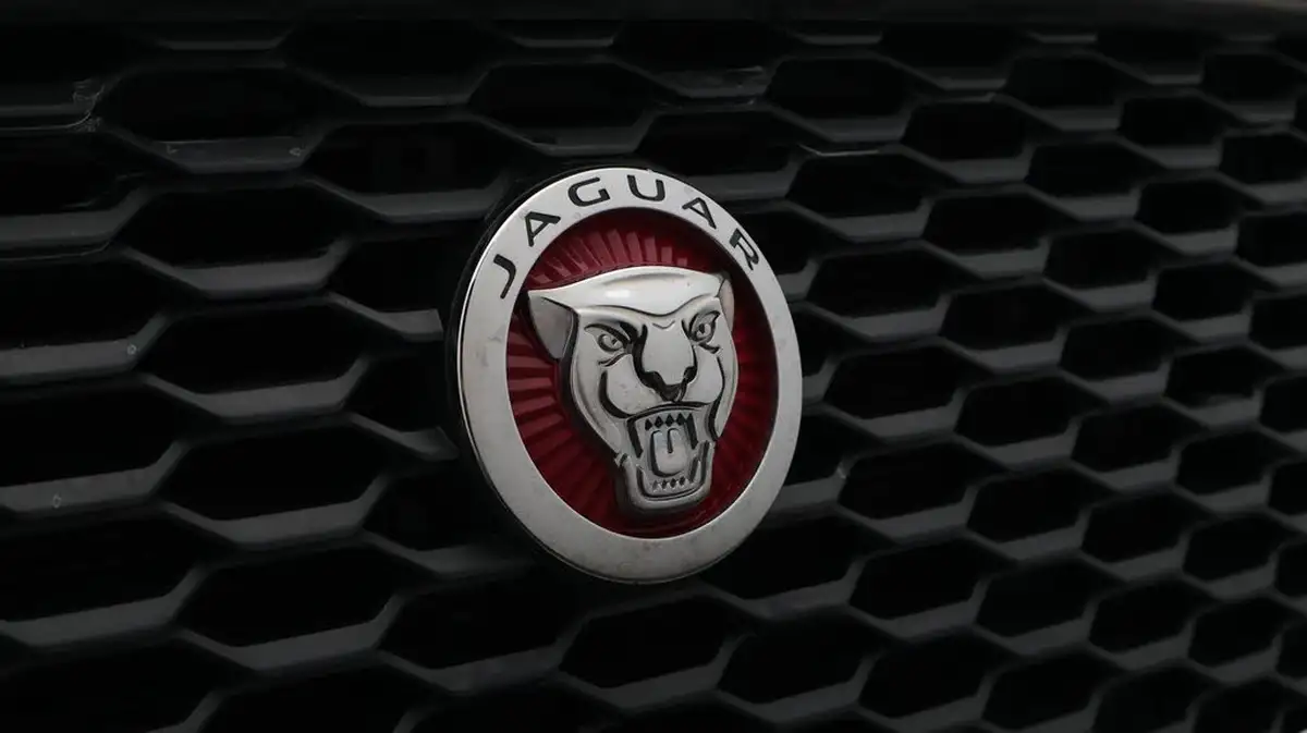 2019-jaguar-e-pace-20-i4d-150ps-big-19