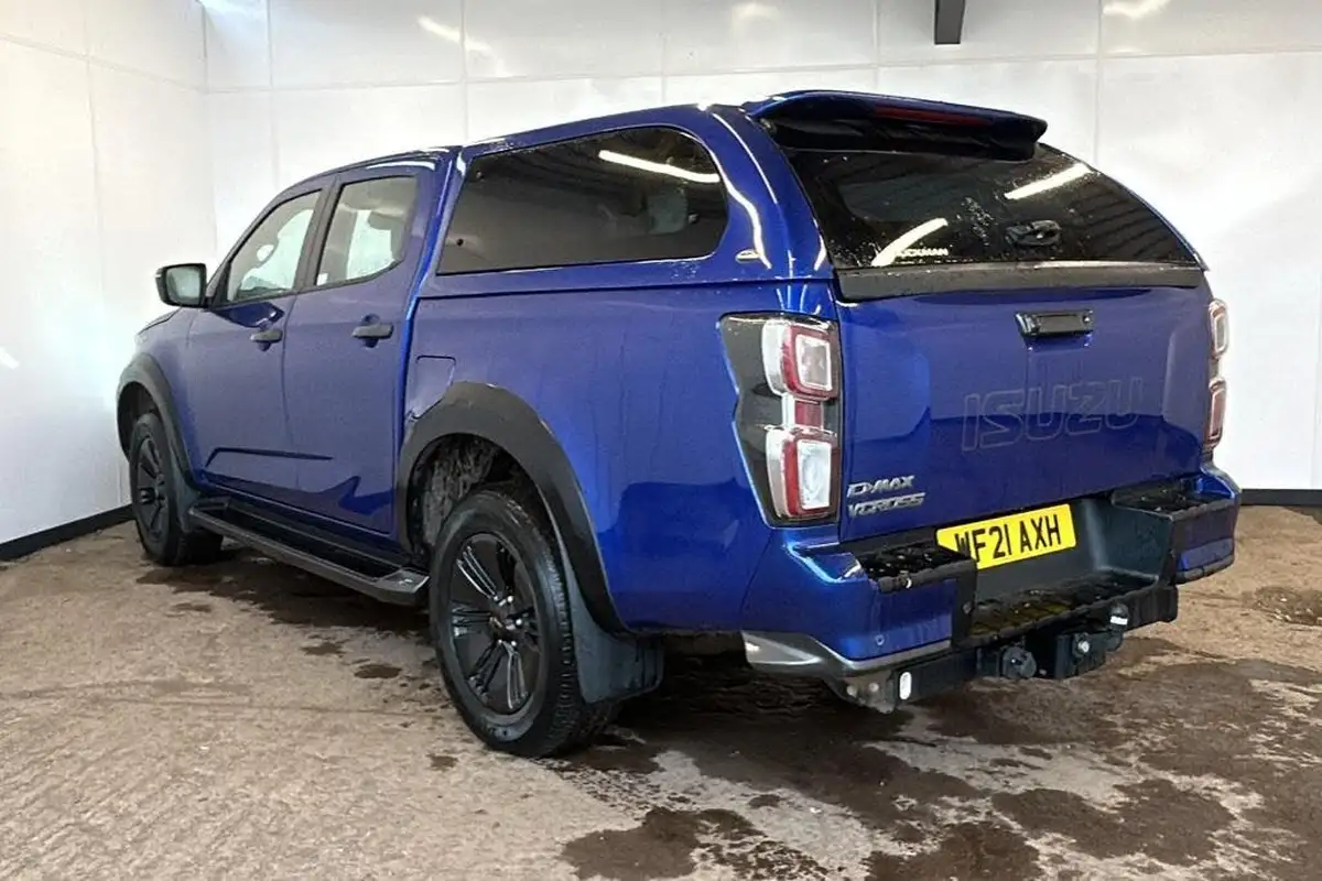2021-isuzu-d-max-19td-v-cross-auto-big-3