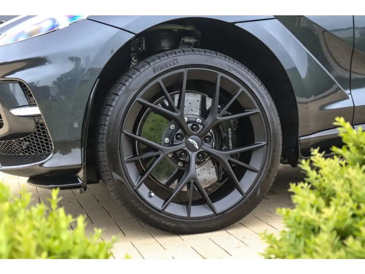 2024-aston-martin-dbx-40-v8-big-3