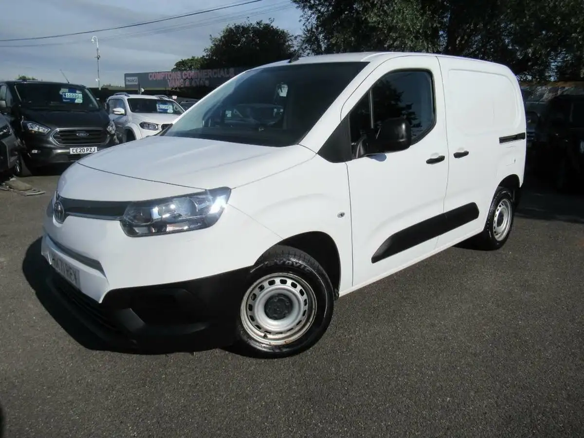 2021-toyota-proace-city-15d-active-75hpeu6dt-e-big-0