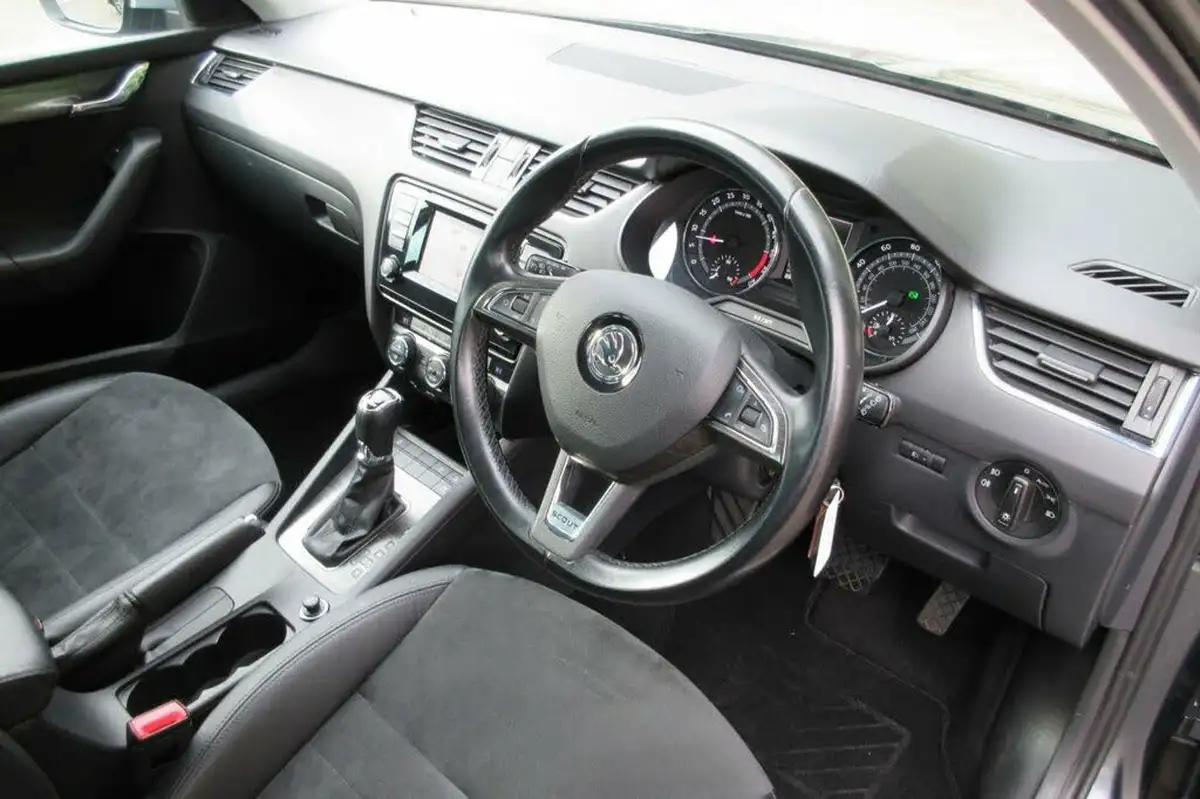 2014-skoda-octavia-20tdi-scout-184ps-dsg-big-26