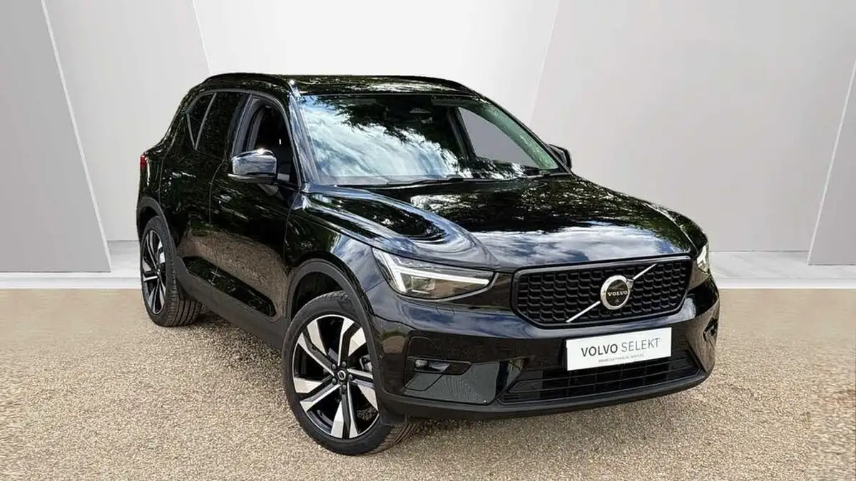 2024-volvo-xc40-20-b4-ultra-bright-big-0