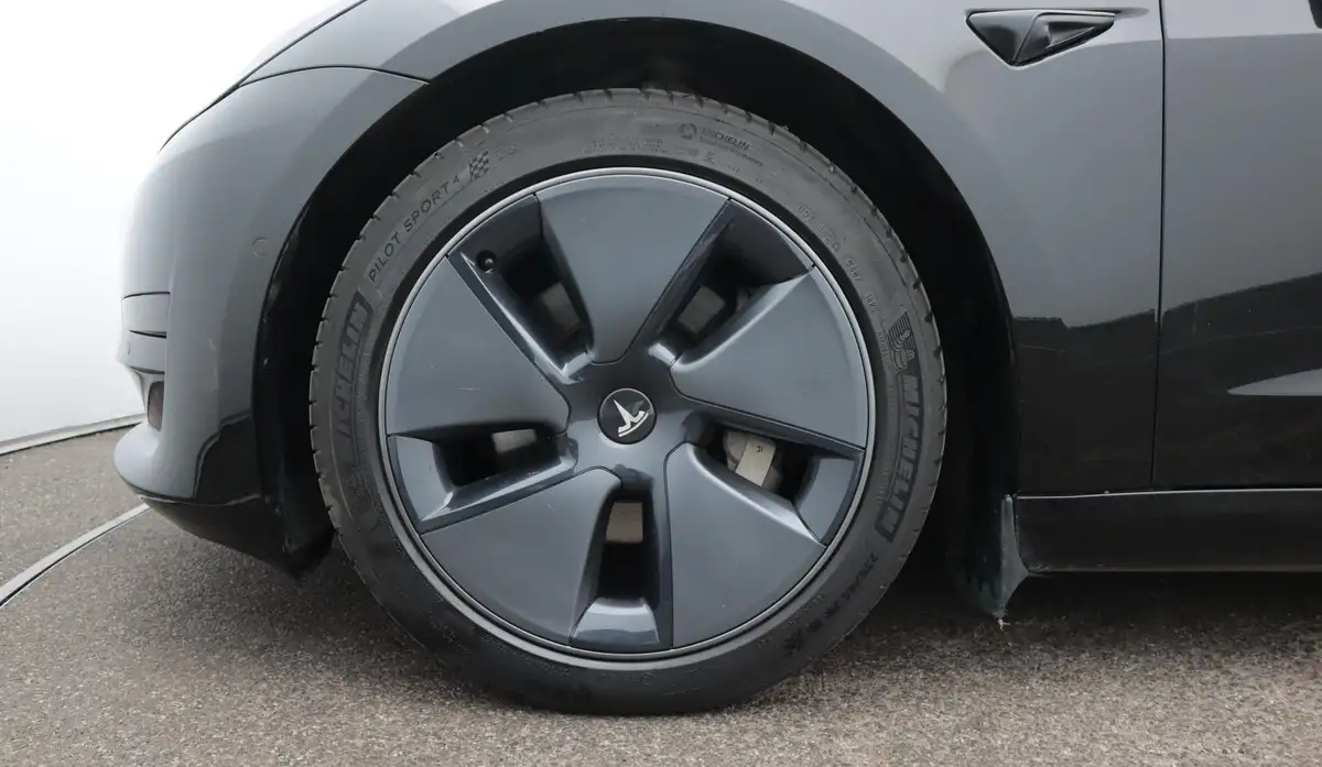 2021-tesla-model-3-e-standard-plus-big-18