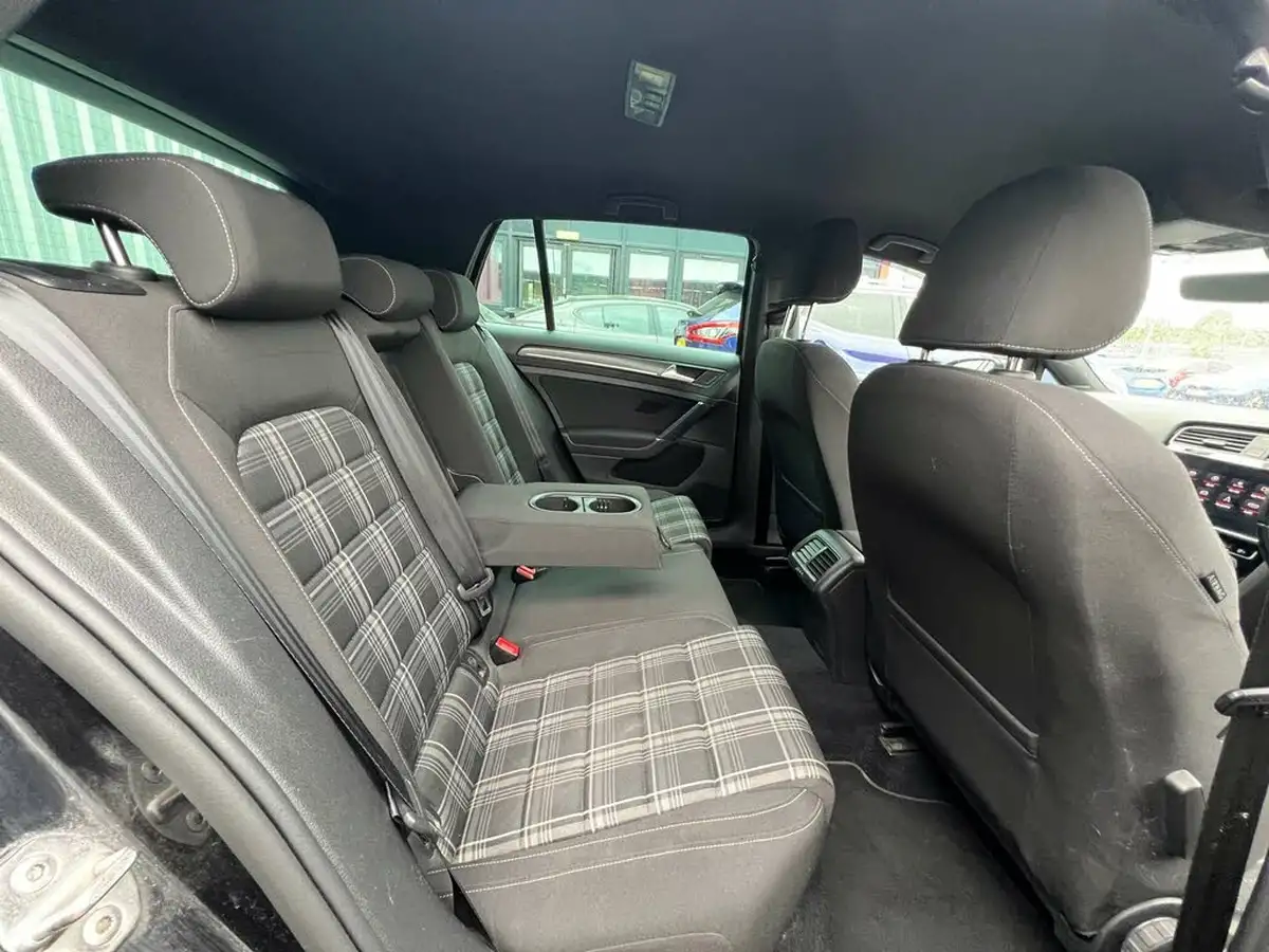 2018-volkswagen-golf-20tdi-gtd-hatchback-5d-big-23